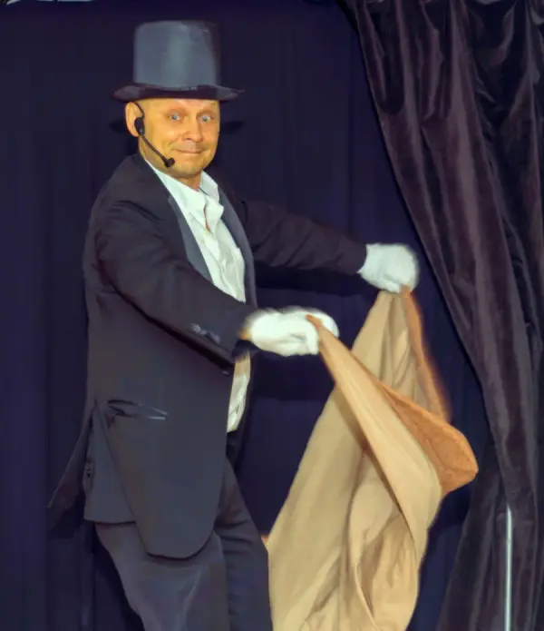 Konstant en el escenario